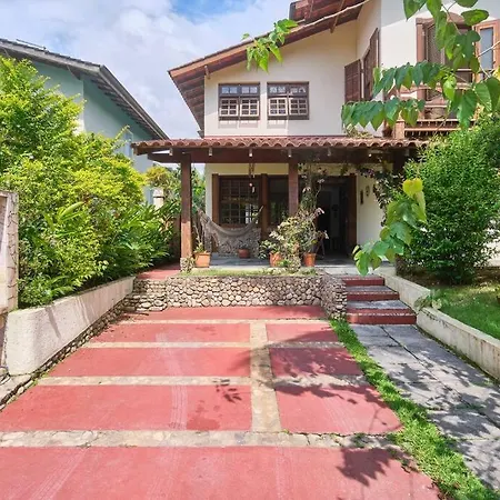 Casa linda em condomínio fechado-3